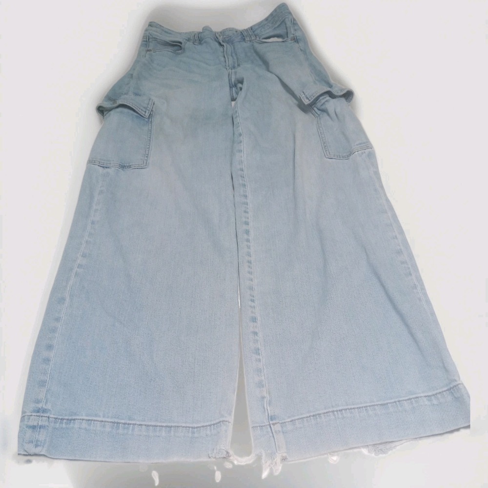 American Eagle Womens Super High Rise Baggy Wide Leg Cargo Jeans Light Wash